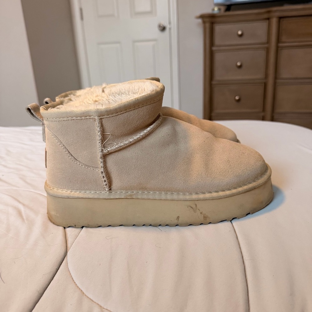 Uggs - image 1